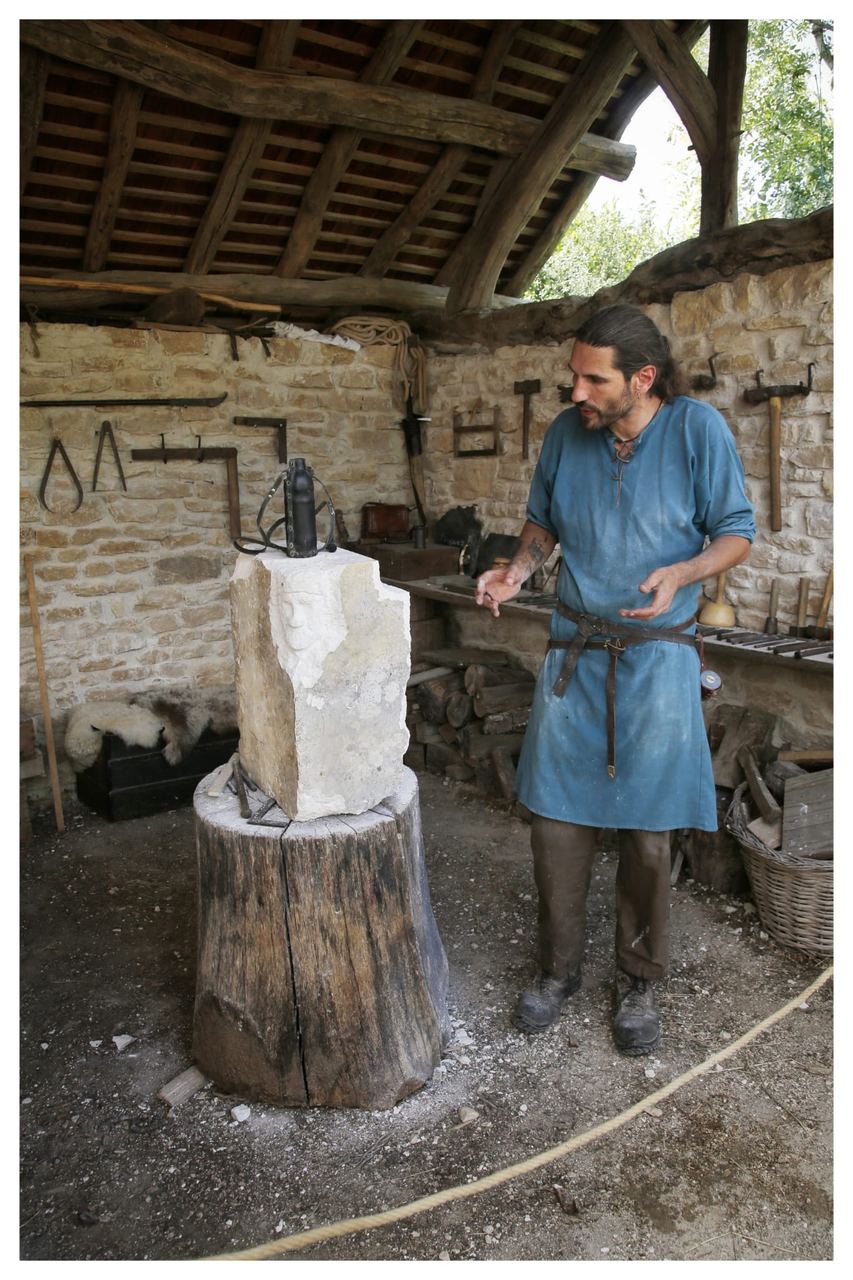 Le tailleur de pierre à l’œuvre
